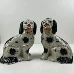 Vintage King Charlas Staffordshire Spaniel Dogs With Flower Basket‎ set of 2